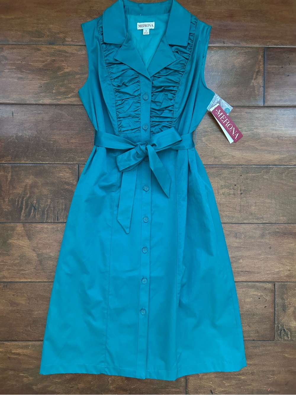 GORGEOUS Emerald green Merona dress (Size 4) with adjustable tie belt